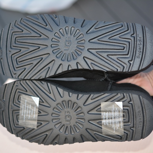 UGG Classic Ultra Mini Sheepskin Suede Boots Black Size 9 - Picture 7 of 9